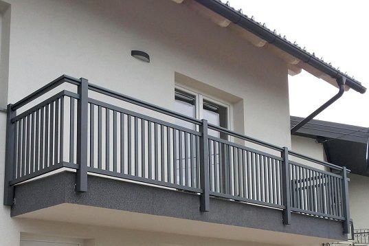 pagar besi balkon aluminium minimalis