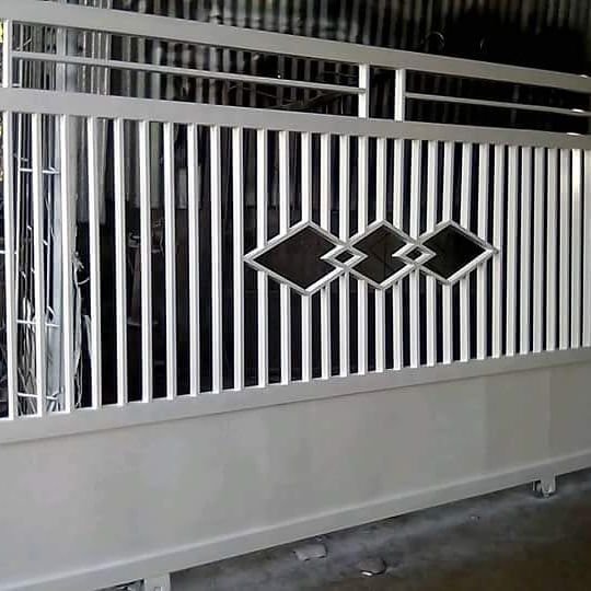 Pagar besi ornamen