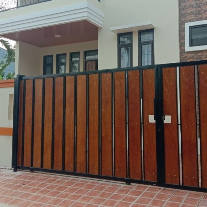 pagar besi variasi kayu 